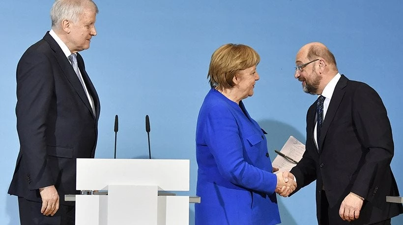 «Λευκός καπνός»! Το κόμμα του Σουλτς είπε «ναι» στον συνασπισμό με τη Μέρκελ